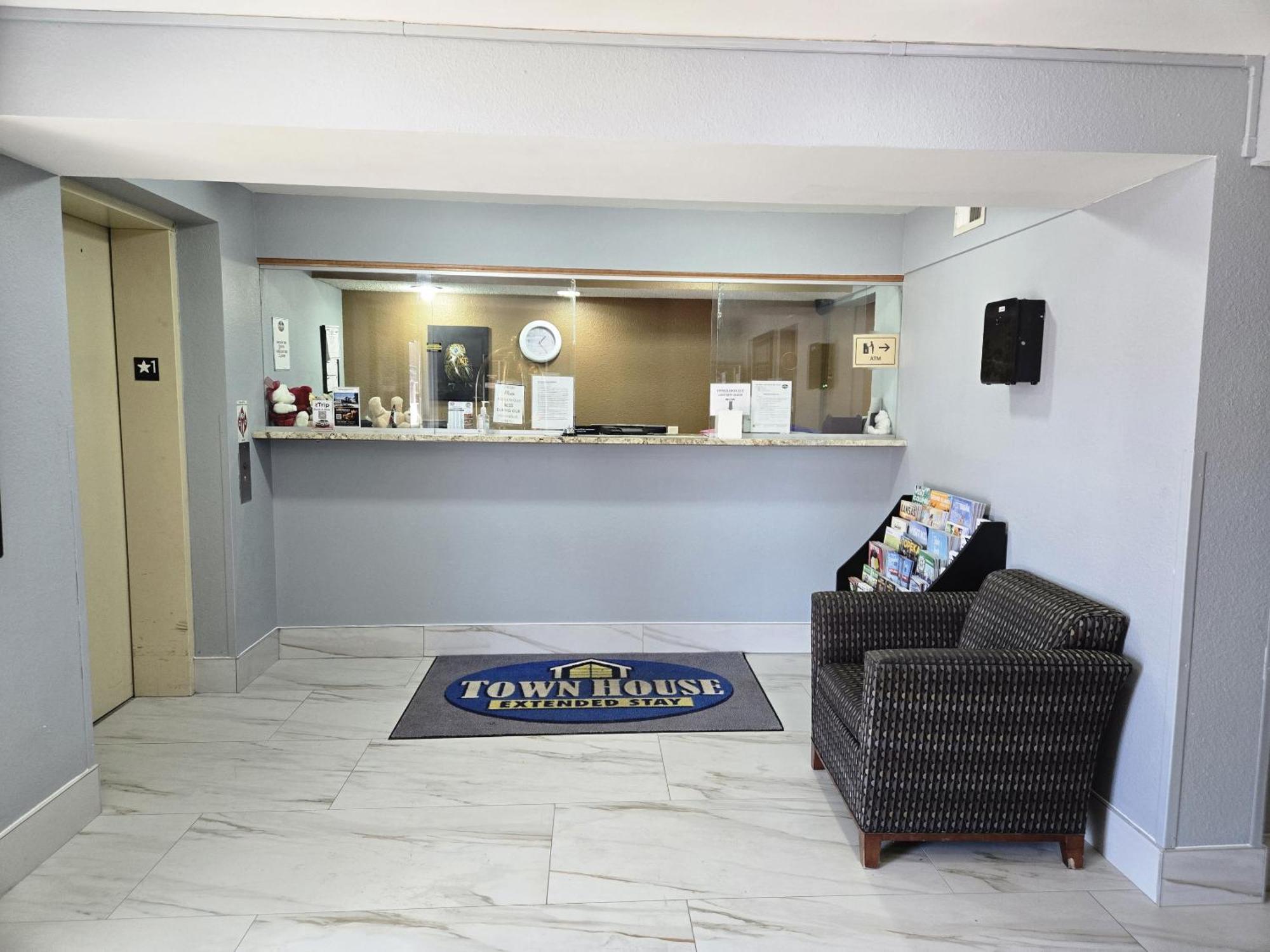 Townhouse Extended Stay Hotel Downtown Lincoln Exterior foto